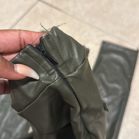 Green Faux Leather Pants ✨ - Picture 4 of 6
